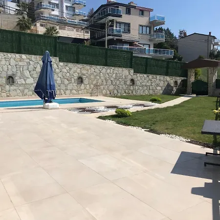 Oezel Havuzlu Ultra Lueks