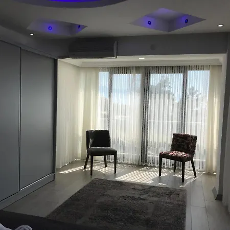 Oezel Havuzlu Ultra Lueks * Kusadası