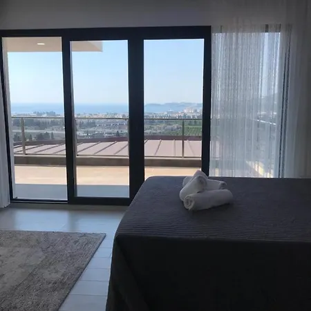 Oezel Havuzlu Ultra Lueks Kusadası