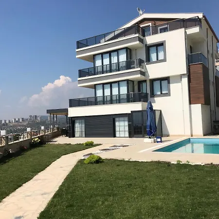 Oezel Havuzlu Ultra Lueks * Kusadası